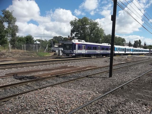 Foto: tren local del FC Sarmiento - Haedo (Buenos Aires), Argentina