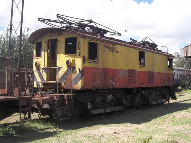 Foto: locomotora eléctrica (1937) - Haedo (Buenos Aires), Argentina