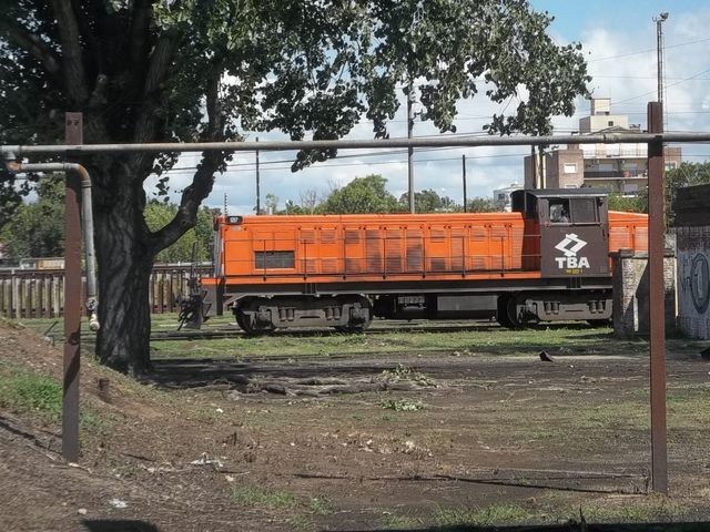 Foto: locomotora desconocida por mí - Haedo (Buenos Aires), Argentina