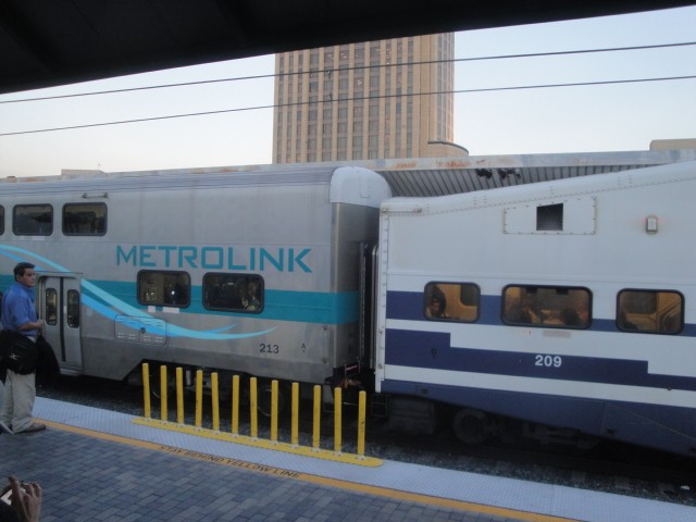 Foto: Union Station; tren local (Metrolink) - Los Ángeles (California), Estados Unidos