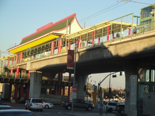 Foto: estación Chinatown de la Línea Oro del Metro - Los Ángeles (California), Estados Unidos