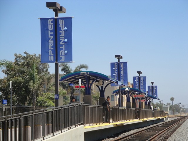 Foto: estación Oceanside, andén del tren Sprinter - Oceanside (California), Estados Unidos