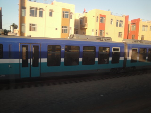 Foto: tren Sprinter visto desde el Pacific Surfliner - Oceanside (California), Estados Unidos