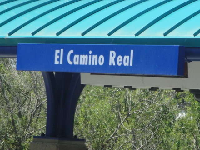 Foto: estación El Camino Real, del tren Sprinter - Oceanside (California), Estados Unidos