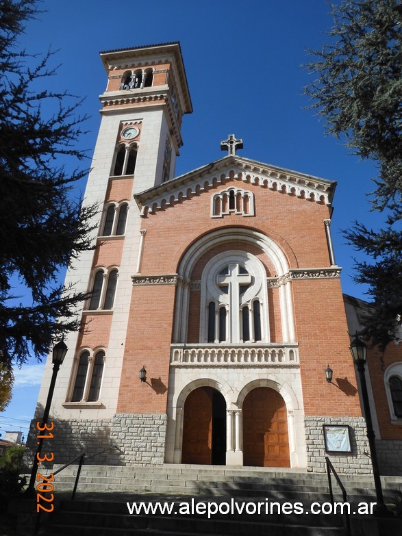 Foto: La Falda - Iglesia Santisimo Sacramento - La Falda (Córdoba), Argentina