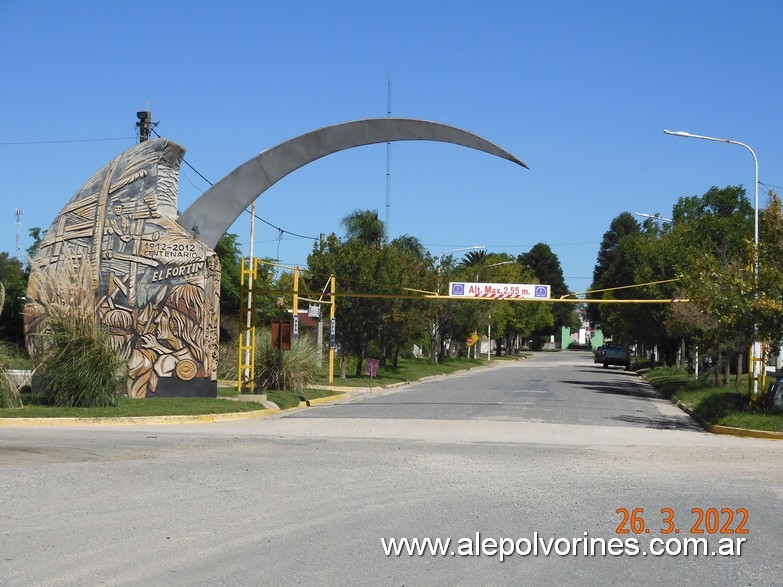 Foto: El Fortín - Acceso - El Fortin (Córdoba), Argentina