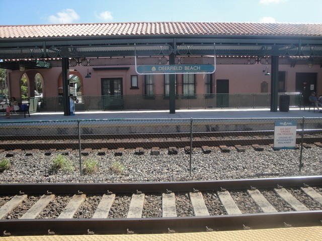 Foto: antigua estación del FC Seaboard Air Line tras el andén actual - Deerfield Beach (Florida), Estados Unidos