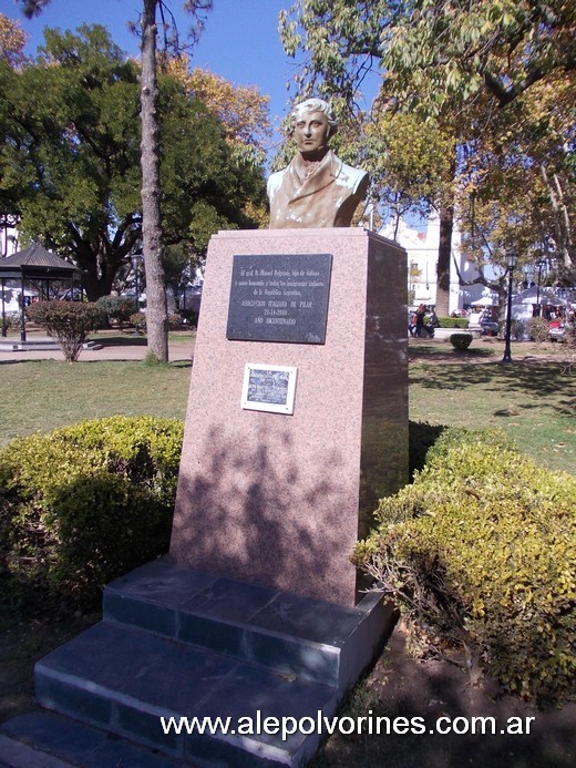 Foto: Pilar - Plaza 12 de Octubre - Busto Manuel Belgrano - Pilar (Buenos Aires), Argentina