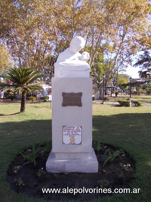 Foto: Pilar - Plaza 12 de Octubre - Monumento a la Madre - Pilar (Buenos Aires), Argentina