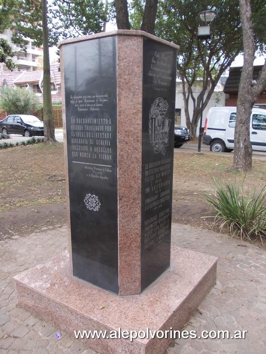 Foto: San Martin - Monumento Cultura Ucraniana - San Martin (Buenos Aires), Argentina