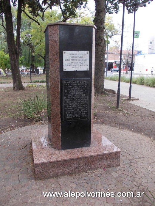 Foto: San Martin - Monumento Cultura Ucraniana - San Martin (Buenos Aires), Argentina