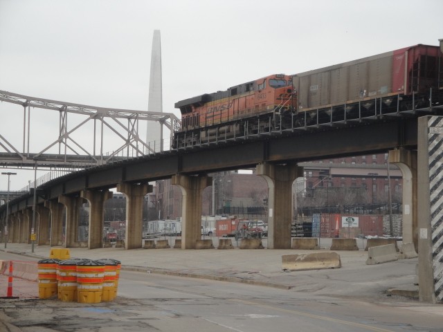 Foto: carguero pasando por Saint Louis - Saint Louis (Missouri), Estados Unidos