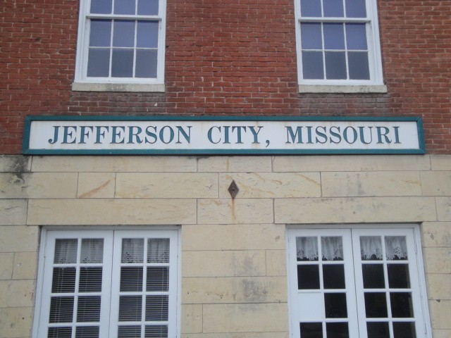 Foto: nomenclador de la estación - Jefferson City (Missouri), Estados Unidos