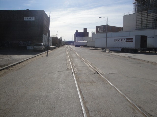 Foto: vía por en medio de la calle State Line Road - Kansas City (Missouri), Estados Unidos