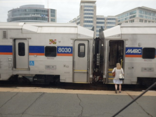 Foto: tren MARC (Maryland Area Regional Commuter) en Union Station - Washington (Washington, D.C.), Estados Unidos