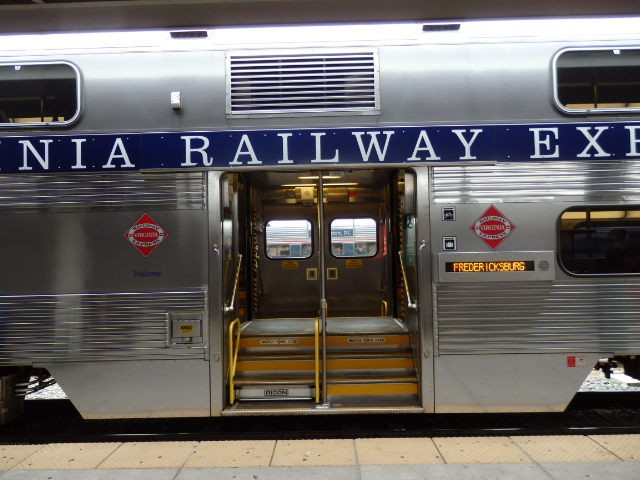 Foto: tren VRE en Washington DC Union Station - Washington (Washington, D.C.), Estados Unidos