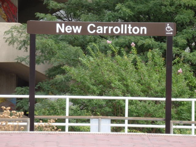 Foto: nomenclador de la estación del Metro de Washington - New Carrollton (Maryland), Estados Unidos