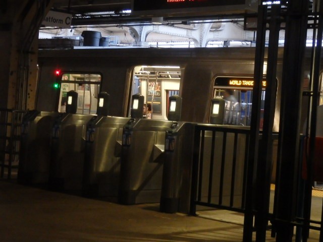 Foto: tren PATH en la Newark Penn Station - Newark (New Jersey), Estados Unidos