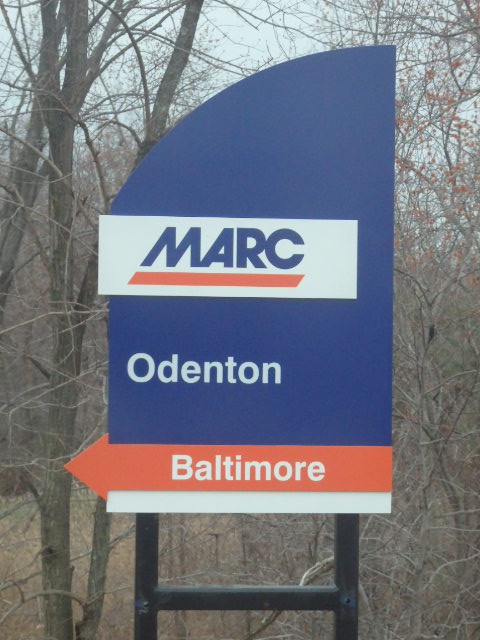 Foto: nomenclador de la estación del MARC - Odenton (Maryland), Estados Unidos