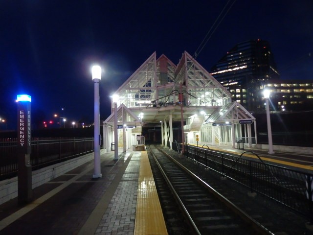 Foto: estación North Coast del metro liviano - Cleveland (Ohio), Estados Unidos