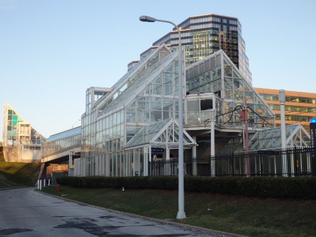 Foto: estación North Coast del metro liviano - Cleveland (Ohio), Estados Unidos