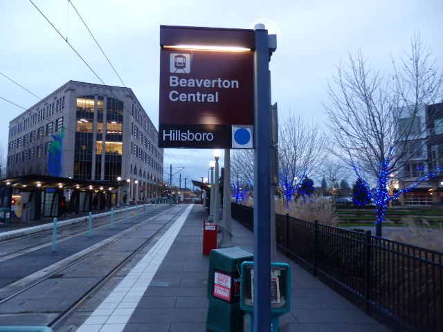 Foto: estación del metrotranvía MAX - Beaverton (Oregon), Estados Unidos