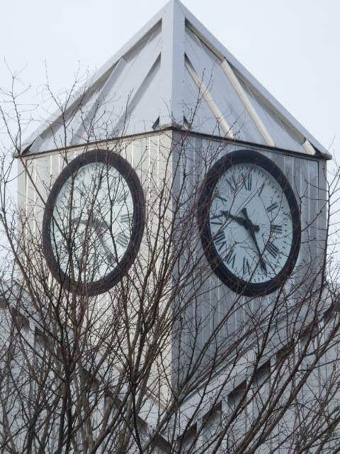 Foto: torre reloj de la estación del WES - Tualatin (Oregon), Estados Unidos