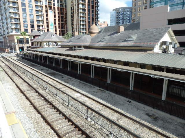 Foto: ex Church Street Station y andén de SunRail - Orlando (Florida), Estados Unidos