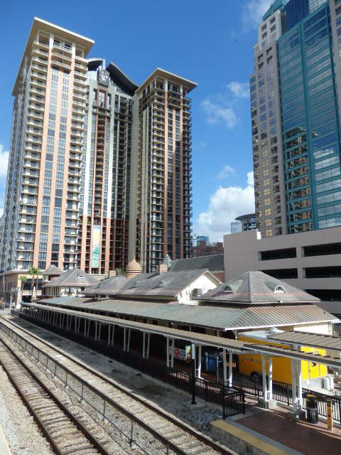 Foto: ex Church Street Station y andén de SunRail - Orlando (Florida), Estados Unidos