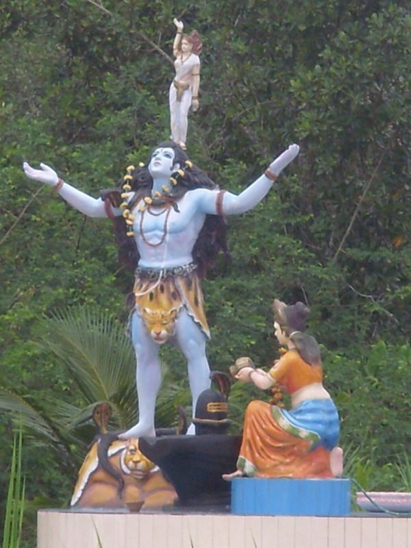 Foto: Śiva atrapando la caída de Gaṅgā - Meerzorg, Surinam