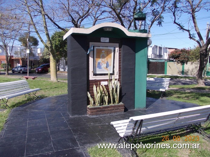 Foto: Palomar - Plaza Alas Argentinas - Capilla Schoensttat - Palomar (Buenos Aires), Argentina