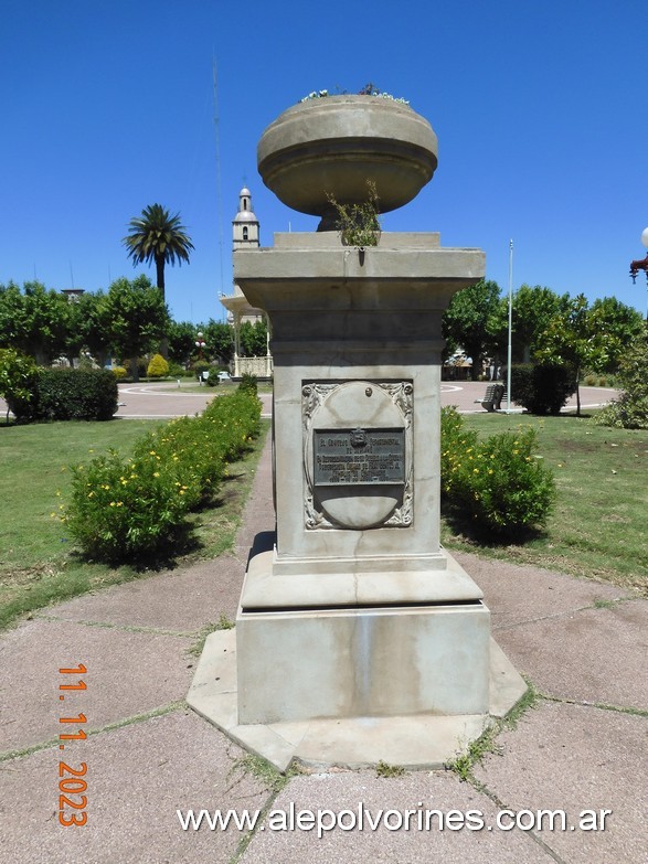 Foto: Fray Bentos ROU - Plaza Constitucion - Fray Bentos (Río Negro), Uruguay