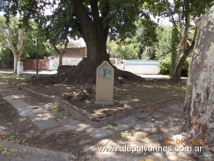 Foto: Santos Lugares - Plazoleta Neuquen - Santos Lugares (Buenos Aires), Argentina