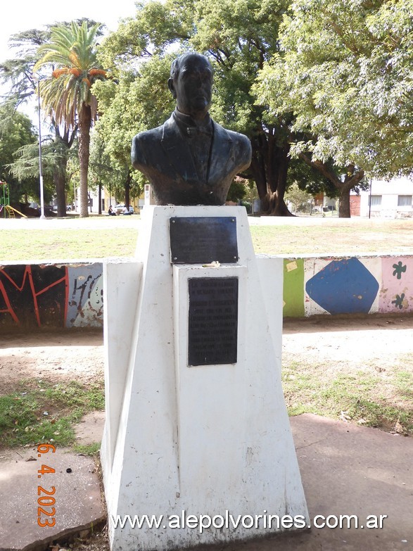 Foto: Venado Tuerto - Plaza Sarmiento - Busto Sarmiento - Venado Tuerto (Santa Fe), Argentina