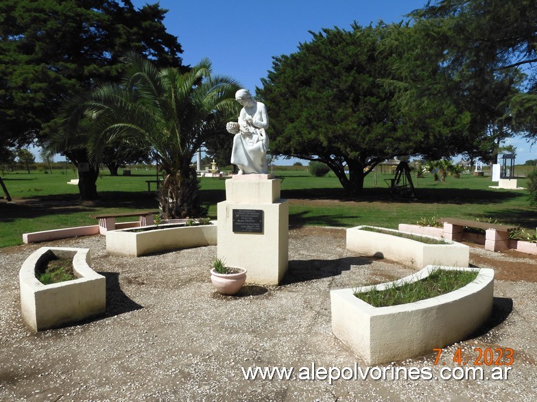 Foto: Colonia Barge - Monumento a la Madre - Colonia Barge (Córdoba), Argentina