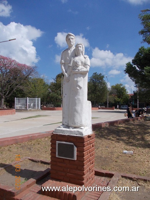 Foto: Caseros - Plaza Juan Domingo Perón - Monumento a la Familia - Caseros (Buenos Aires), Argentina