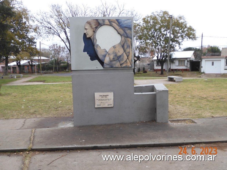 Foto: Junín - Monumento Eva Peron - Junin (Buenos Aires), Argentina