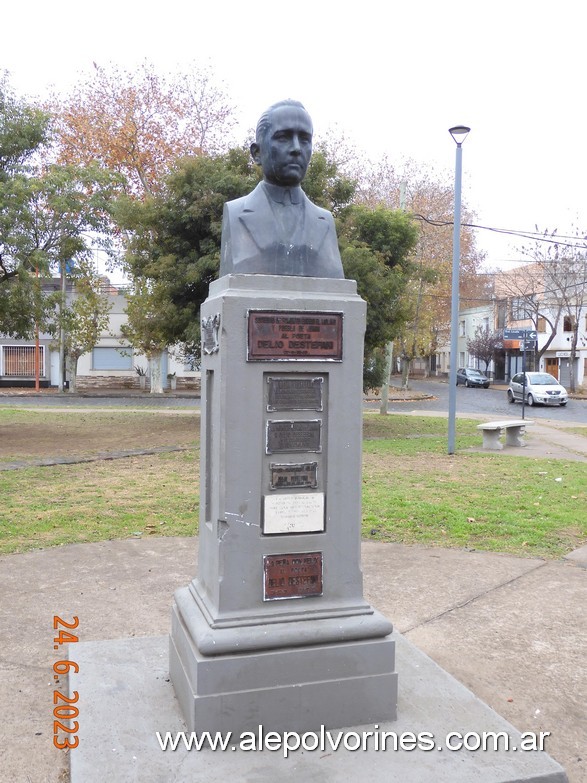 Foto: Junín - Busto Delio Destefani - Junin (Buenos Aires), Argentina