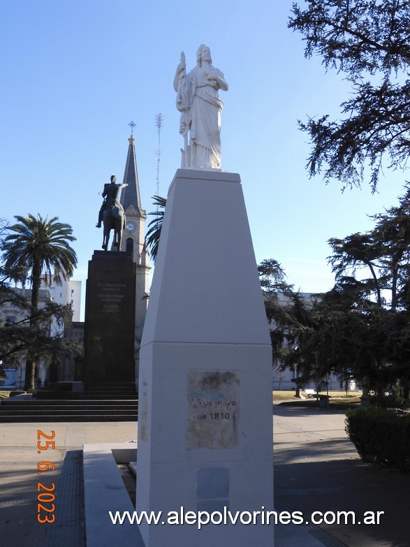 Foto: Junín - Plaza 25 de Mayo - Pirámide de Mayo - Junin (Buenos Aires), Argentina