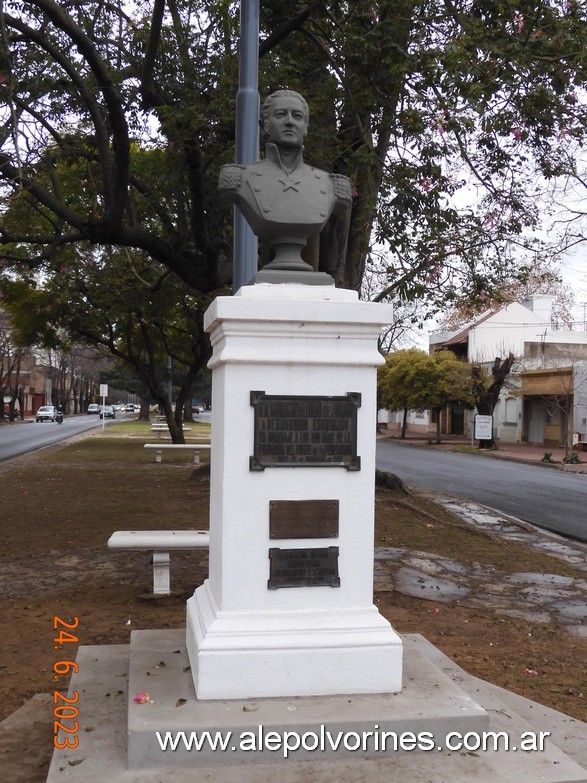 Foto: Junín - Busto Bernardino Escribano - Junin (Buenos Aires), Argentina