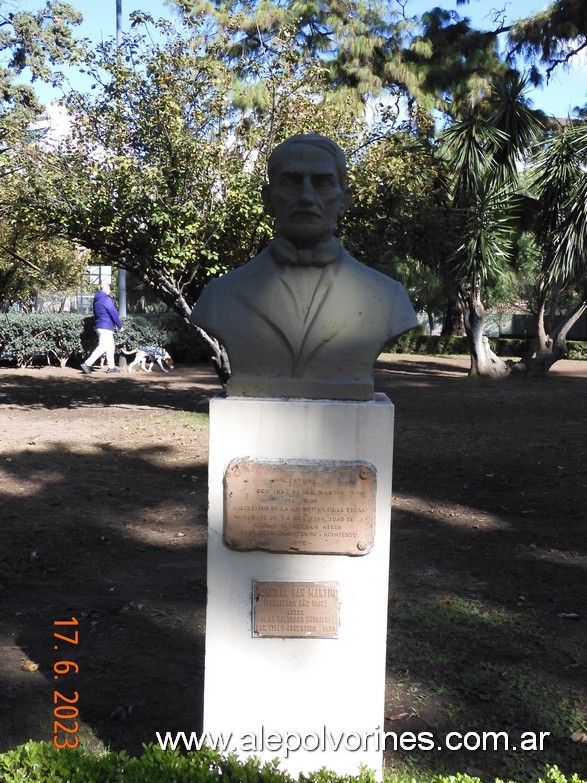 Foto: Flores CABA - Plaza de la Misericordia - Busto Gral San Martin - Flores (Buenos Aires), Argentina