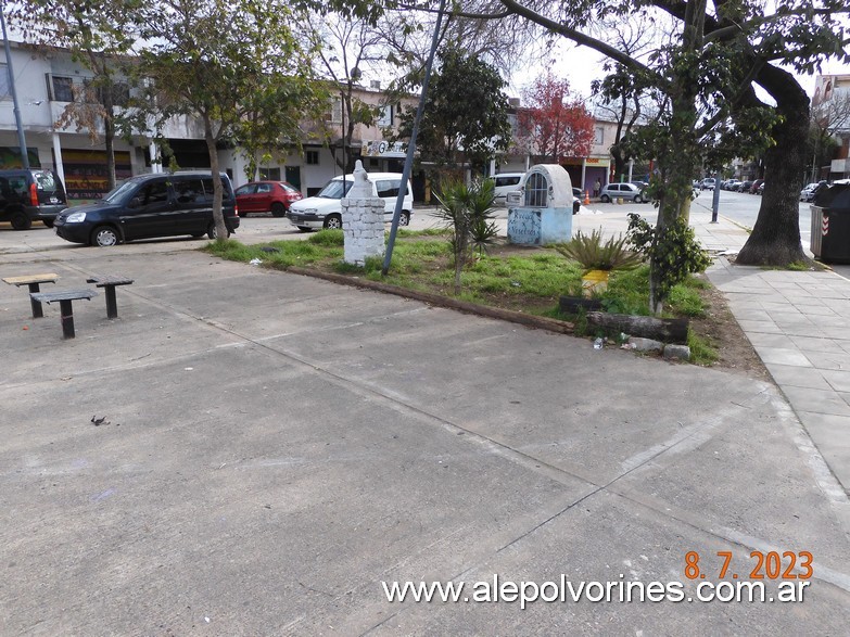 Foto: Flores CABA - Plaza Barrio Rivadavia - Flores (Buenos Aires), Argentina