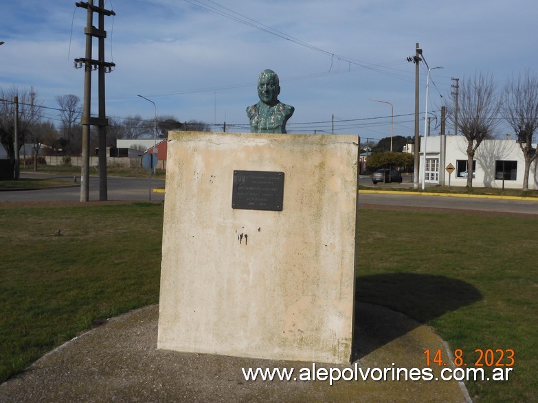 Foto: Henderson - Busto Hipólito Yrigoyen - Henderson (Buenos Aires), Argentina