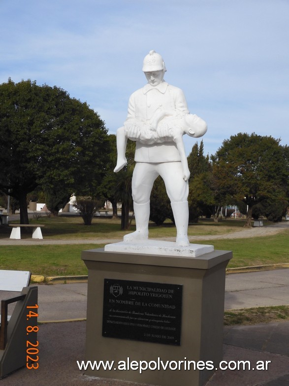 Foto: Henderson - Monumento Bomberos Voluntarios - Henderson (Buenos Aires), Argentina