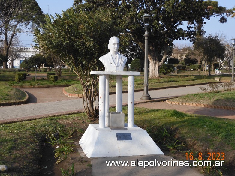 Foto: Salliquelo - Busto Eva Peron - Salliquelo (Buenos Aires), Argentina