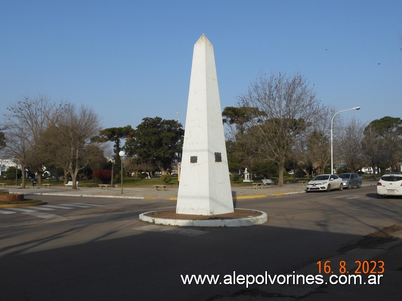 Foto: Salliquelo - Obelisco - Salliquelo (Buenos Aires), Argentina