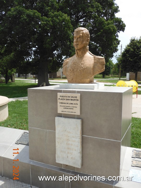 Foto: Loma Alta - Busto Gral San Martin - Loma Alta (Santa Fe), Argentina