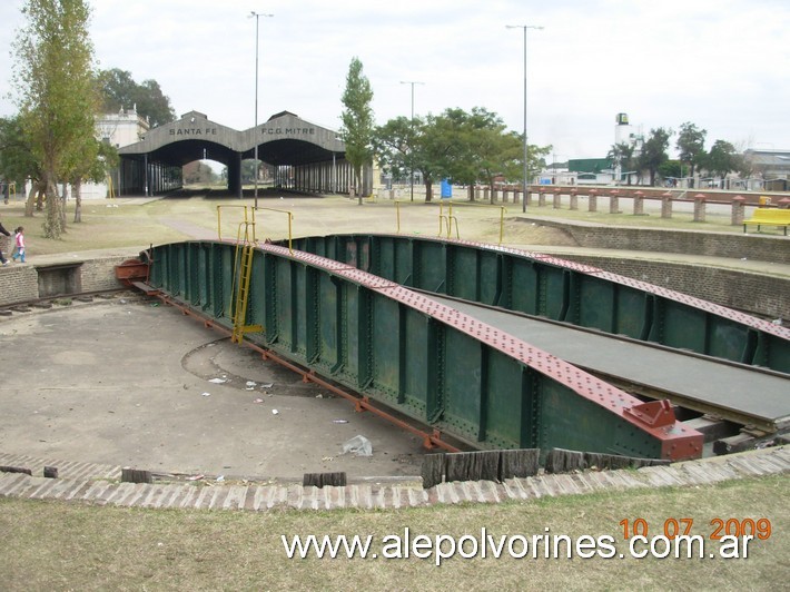 Foto: Estación Santa Fe FCBAR - Mesa Giratoria - Santa Fe, Argentina