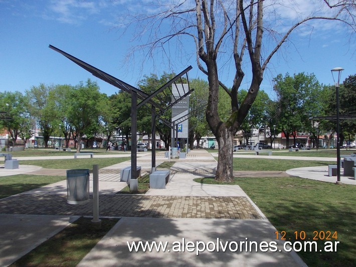 Foto: Los Polvorines - Plaza Guiraldes - Los Polvorines (Buenos Aires), Argentina