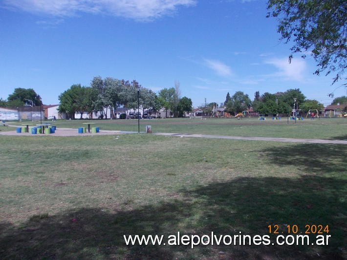 Foto: Grand Bourg - Plaza El Ombú - Grand Bourg (Buenos Aires), Argentina